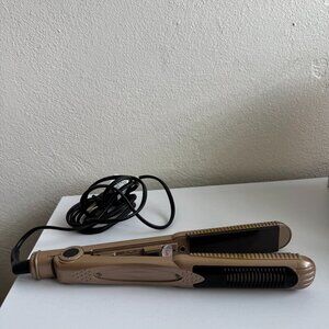 Hair Straightener / Flat Iron — Works & Heats Well (No Brand)